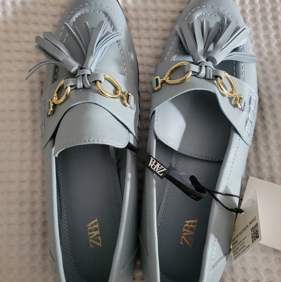 ZARA Tasseled Moccasins - Picture 2 of 6